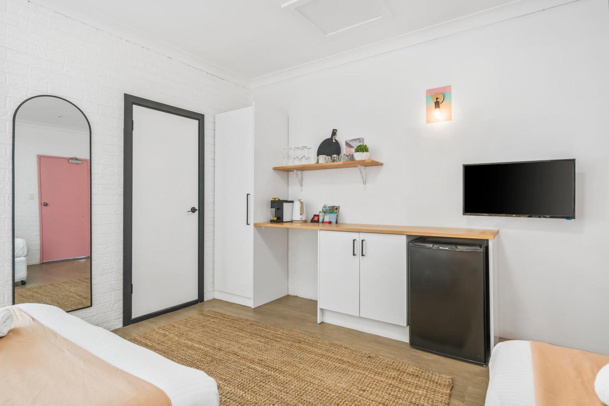 The Med Crescent Head Motel Bagian luar foto