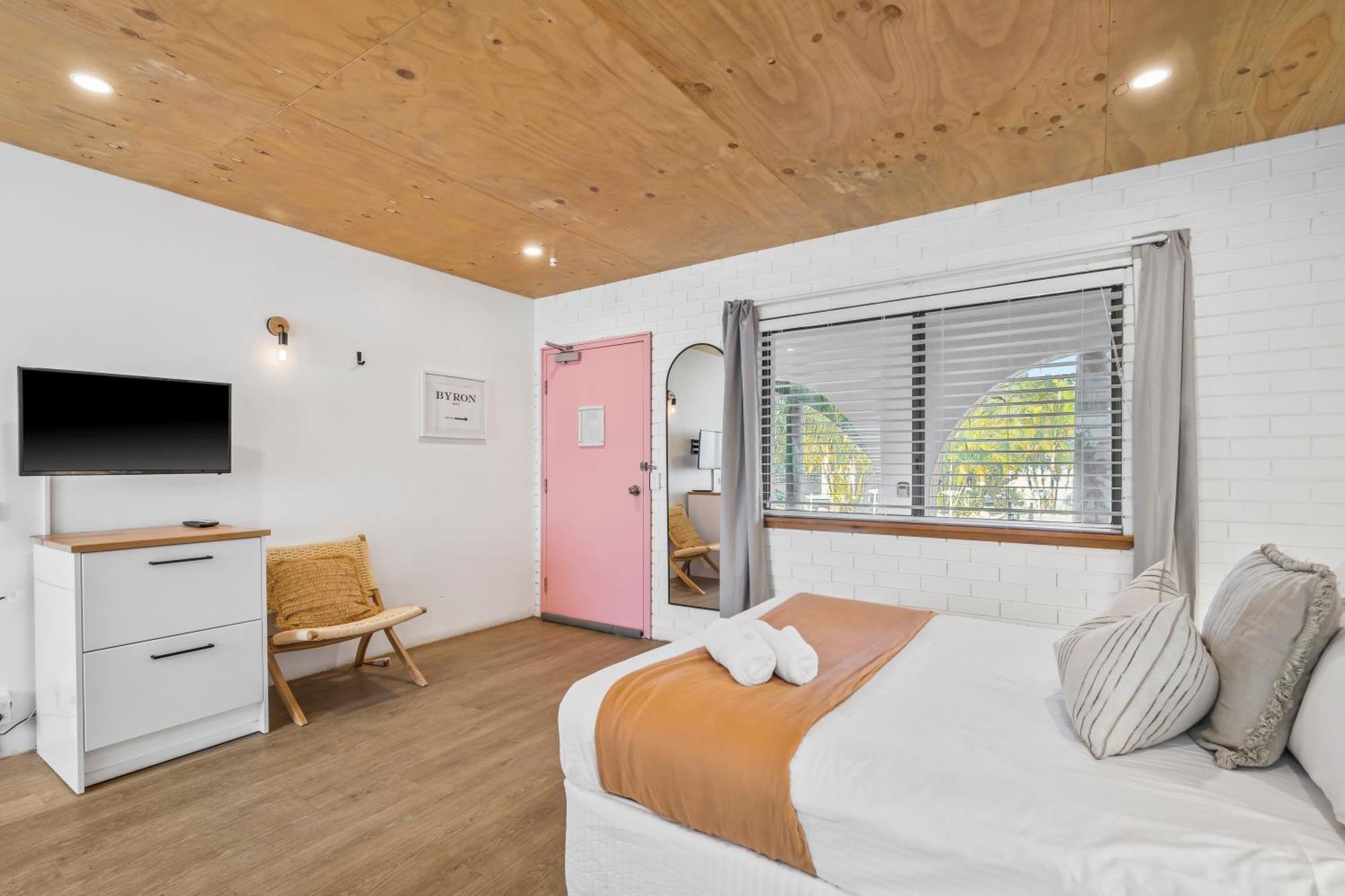 The Med Crescent Head Motel Bagian luar foto